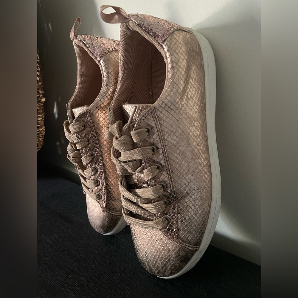 Atmosphere“snakeskin” textured sneakers from Primark